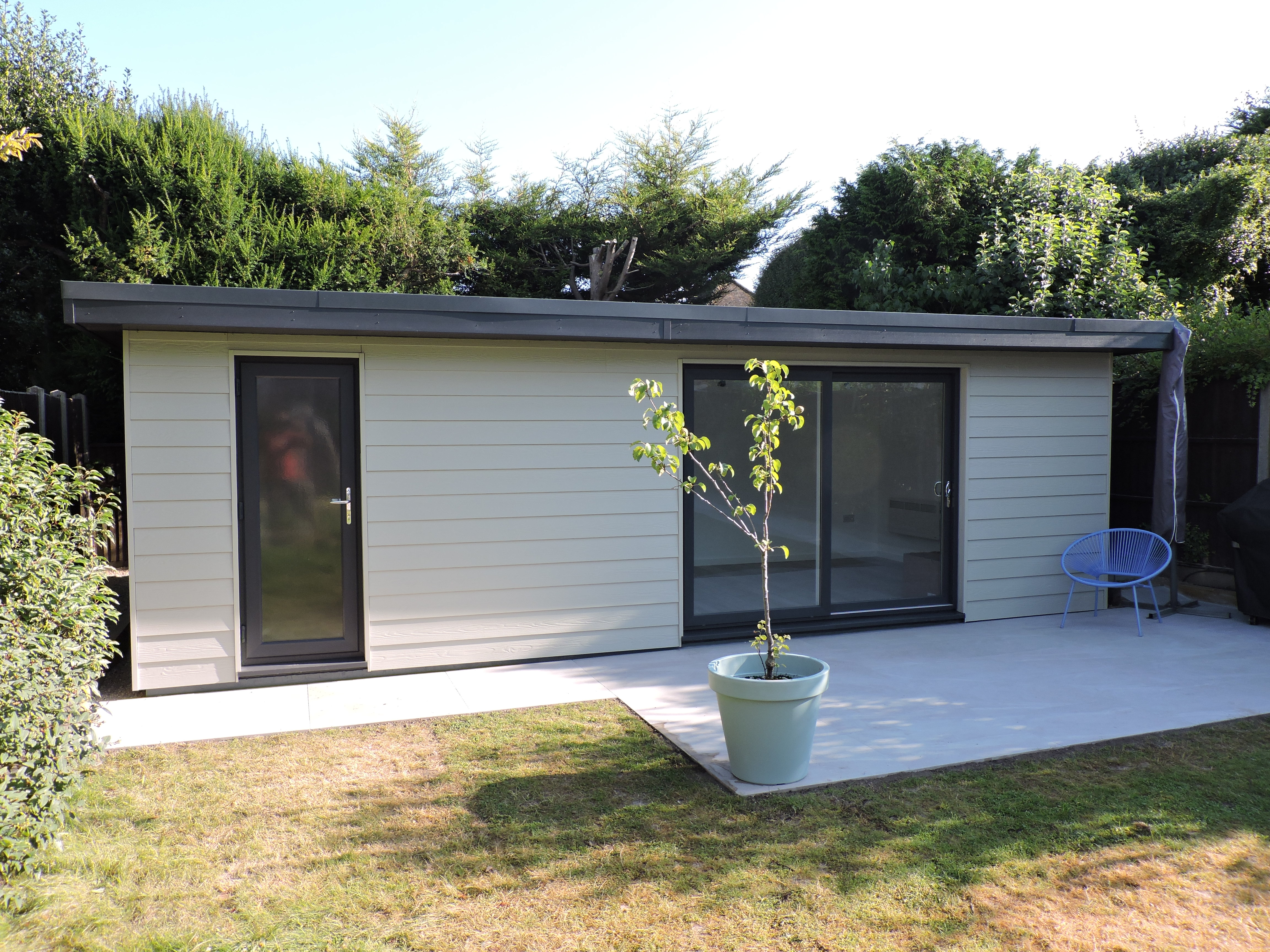 7.5 x 3.5m bespoke garden room with sliding doors